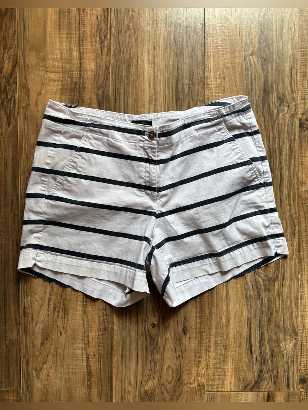 Nautica Size 12 White and Navy Striped 97% Cotton and Elastane Shorts